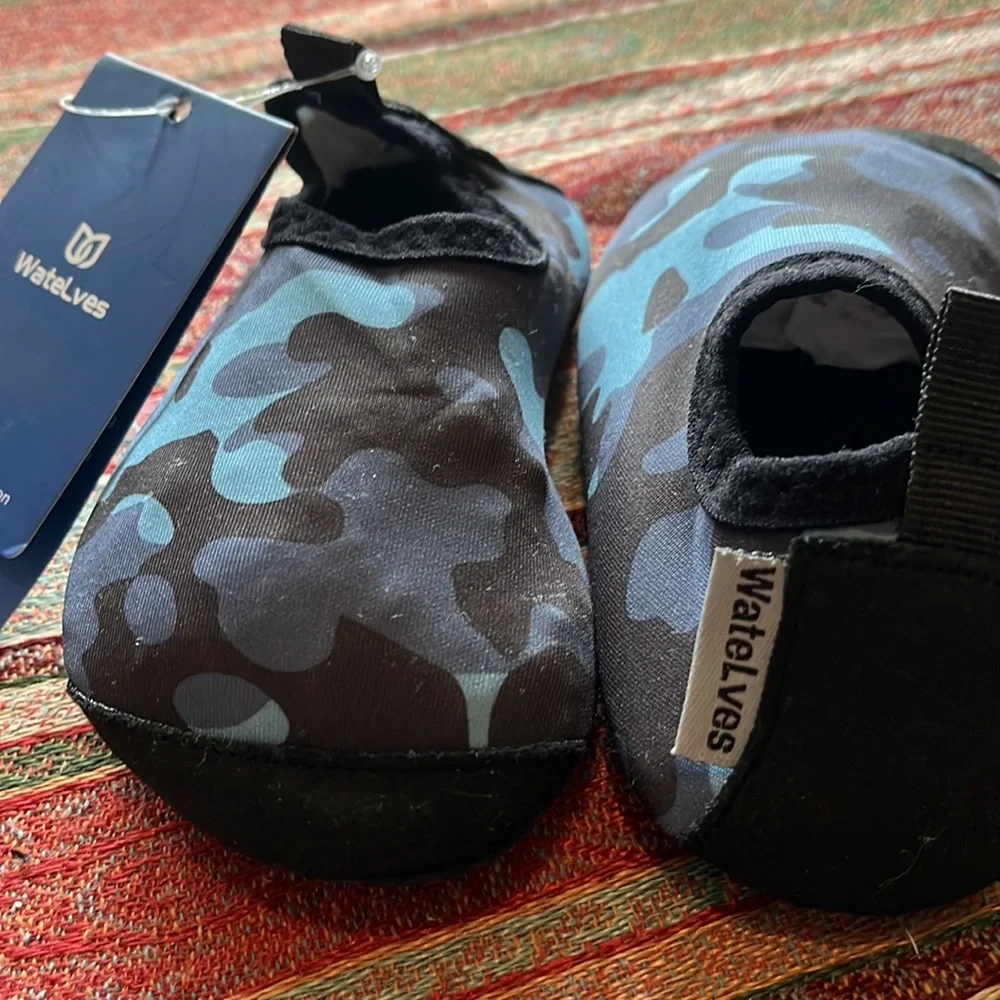 WateLves Blue Camo Kids swim yoga water shoes  size EU 22/23 US 5.5/6